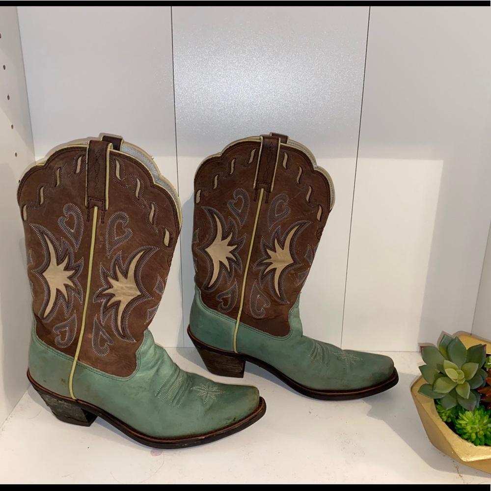 ARIAT cowgirl boots
